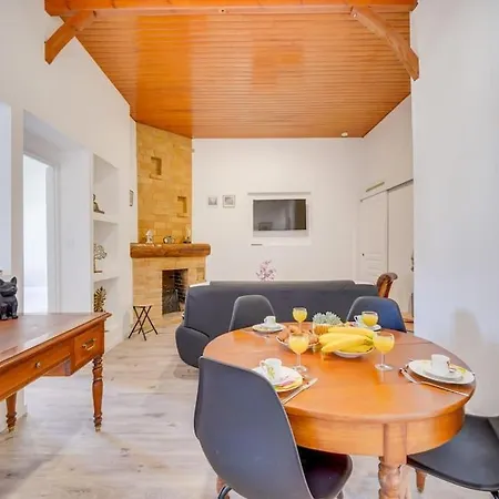 Maison Renovee En Centre Holiday home Libourne