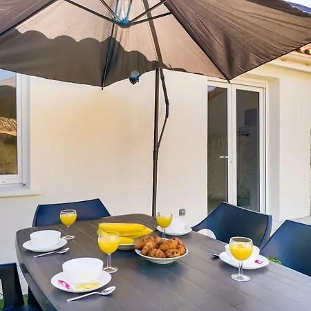 Holiday home Maison Renovee En Centre *