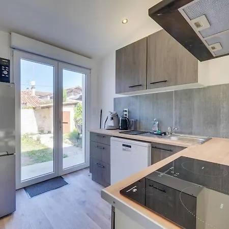 Holiday home Maison Renovee En Centre Libourne