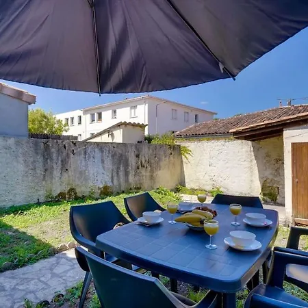 Holiday home Maison Renovee En Centre *