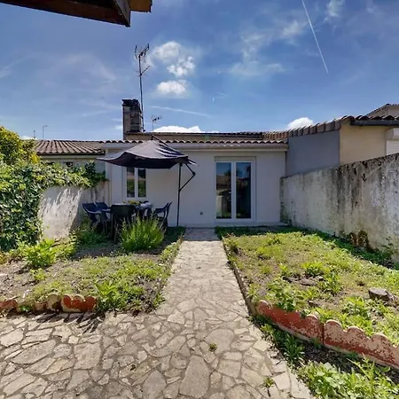 Holiday home Maison Renovee En Centre Libourne